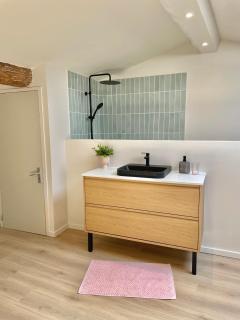 Suites zen dans maison d'hôtes avec piscine intérieure et jardin - 9