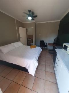 Cornerstone Guest House - 6