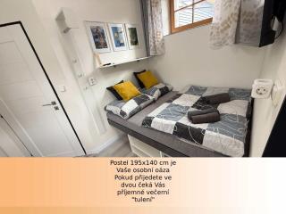 Garsoniéra s výhledem na zámek - 1