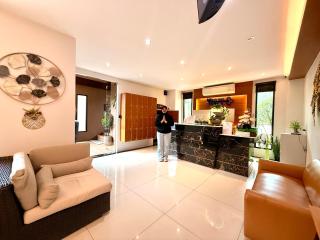 Westkey Kamala Hotel - 8