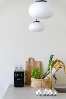 27th Top Floor Designer Apartment In Mercury Tower With Pool By Stays Uniq - 8