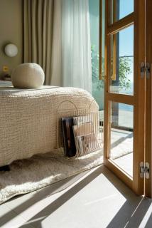 27th Top Floor Designer Apartment In Mercury Tower With Pool By Stays Uniq - 4