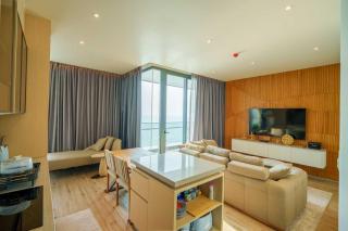 Luxury 2BR Sea View Apartment with Private Lift and Free Parking - 1