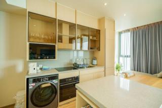 Luxury 2BR Sea View Apartment with Private Lift and Free Parking - 7