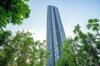 Luxury 2BR Sea View Apartment with Private Lift and Free Parking - 4