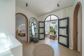 Altara Villa Umalas - Stylish 4BR Villa with Patio & Balcony in Umalas - 1
