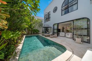 Altara Villa Umalas - Stylish 4BR Villa with Patio & Balcony in Umalas - 8