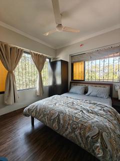 Sérènë-2BHK Balcony-Parking-Bandra Chapel Rd-Cafés - 9