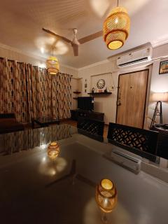 Sérènë-2BHK Balcony-Parking-Bandra Chapel Rd-Cafés - 8