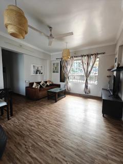 Sérènë-2BHK Balcony-Parking-Bandra Chapel Rd-Cafés - 7