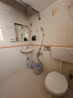 Sérènë-2BHK Balcony-Parking-Bandra Chapel Rd-Cafés - 5