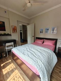 Sérènë-2BHK Balcony-Parking-Bandra Chapel Rd-Cafés - 4