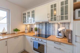 SEASIDE APARTMENTS - SUNNY BLUE - 6