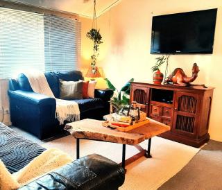 Spacious Outback Home for Groups and families with Private BBQ & Aircon - 2