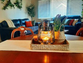 Spacious Outback Home for Groups and families with Private BBQ & Aircon - 1