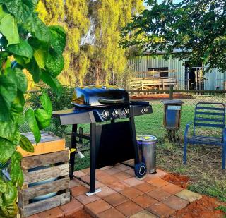 Spacious Outback Home for Groups and families with Private BBQ & Aircon - 8