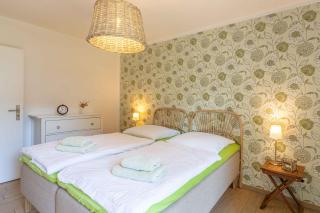 SEASIDE APARTMENTS - DREAMY GREEN - 1