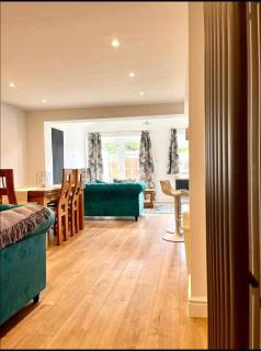 Tranquil Turquoise - 3 Bed House With Parking - 6