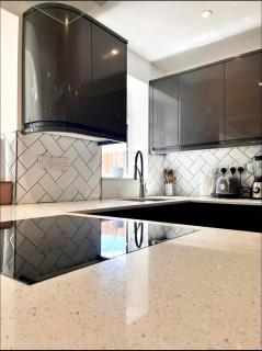 Tranquil Turquoise - 3 Bed House With Parking - 4