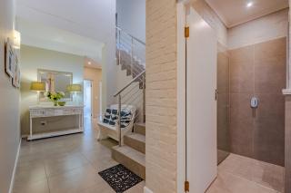 Spacious 4 Bedroom on the Beach - 7