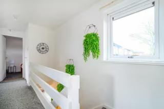 Bright Double Room LS16 Near Airport WiFi - 4