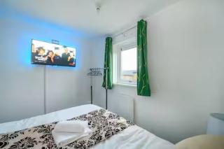 Bright Double Room LS16 Near Airport WiFi - 0