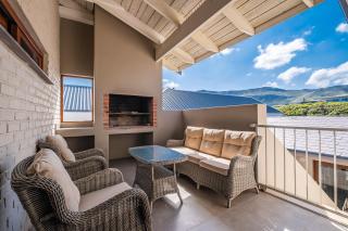 Spacious 4 Bedroom on the Beach - 4