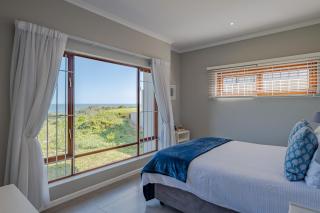 Spacious 4 Bedroom on the Beach - 8