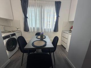 The Gallery Flat in the Core of Tirana - 3