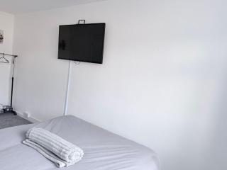 Affordable Single Room LS16 Near Leeds - 6