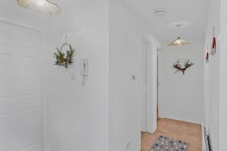 Saughton 2BR Free Private Parking Near Tram station - 1
