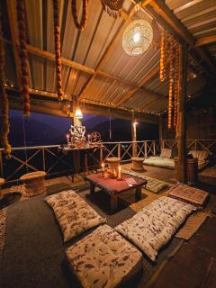 Chaukhamba Cradle - 8