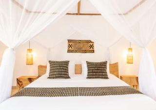 Luxury Villa With Private Pool and Chefs Kitchen - 8