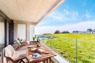 Sea views with balcony & parking - 8 The Liner - 9