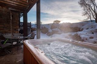 Powder Palace LS44 Ski Getaway Hot Tub & Games - 9