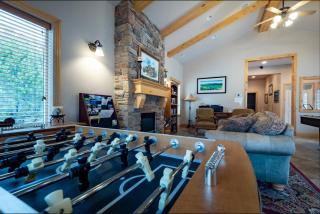 Powder Palace LS44 Ski Getaway Hot Tub & Games - 8