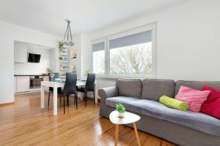 Funkcjonalny Apartament Blisko Klifu Redłowskiego w Gdyni by Noclegi Renters - 1