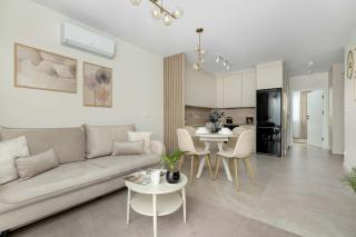 Air-Conditioned Apartment with Parking and Balcony by Noclegi Renters - 5