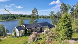 Lake house with jacuzzi, sauna & stunning sunset - 9