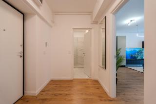 Minimalist Apartment by Blvd 44B8 - Free Parking - 5