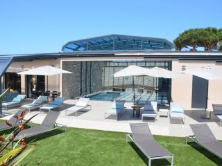 Holiday Home Villa mit 6 Schlafzimmern- privatem Pool Garten und Parkplatz by Interhome - 2