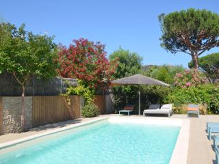 Holiday Home Villa mit 6 Schlafzimmern- privatem Pool Garten und Parkplatz by Interhome - 1
