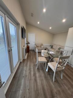 Lytham Luxury Lodge - 6