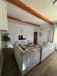 The Mallside Apartments-Roadside - 8