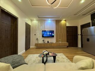 Luxury 2-Bed Haven Pool, Fast WiFi Gaming PS5 - 0