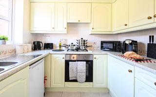 Bright 3BR House Ideal for Families & Groups - 7