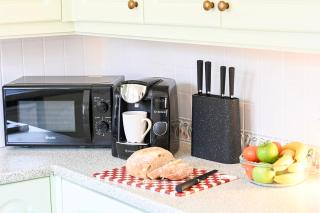 Bright 3BR House Ideal for Families & Groups - 2