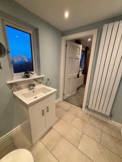 Large Chester House Great for Contractors Or Relocators - 5