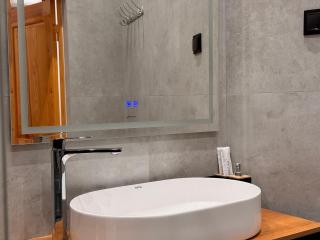 Ulli Oy Boutique Hotel & Terrace - 6