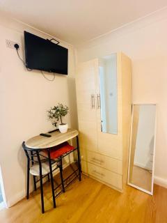 Modern Studio Apartments in Bromley, Greater London near Tesco and Sundridge Park Station - 1